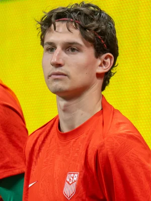 Brenden Aaronson photo